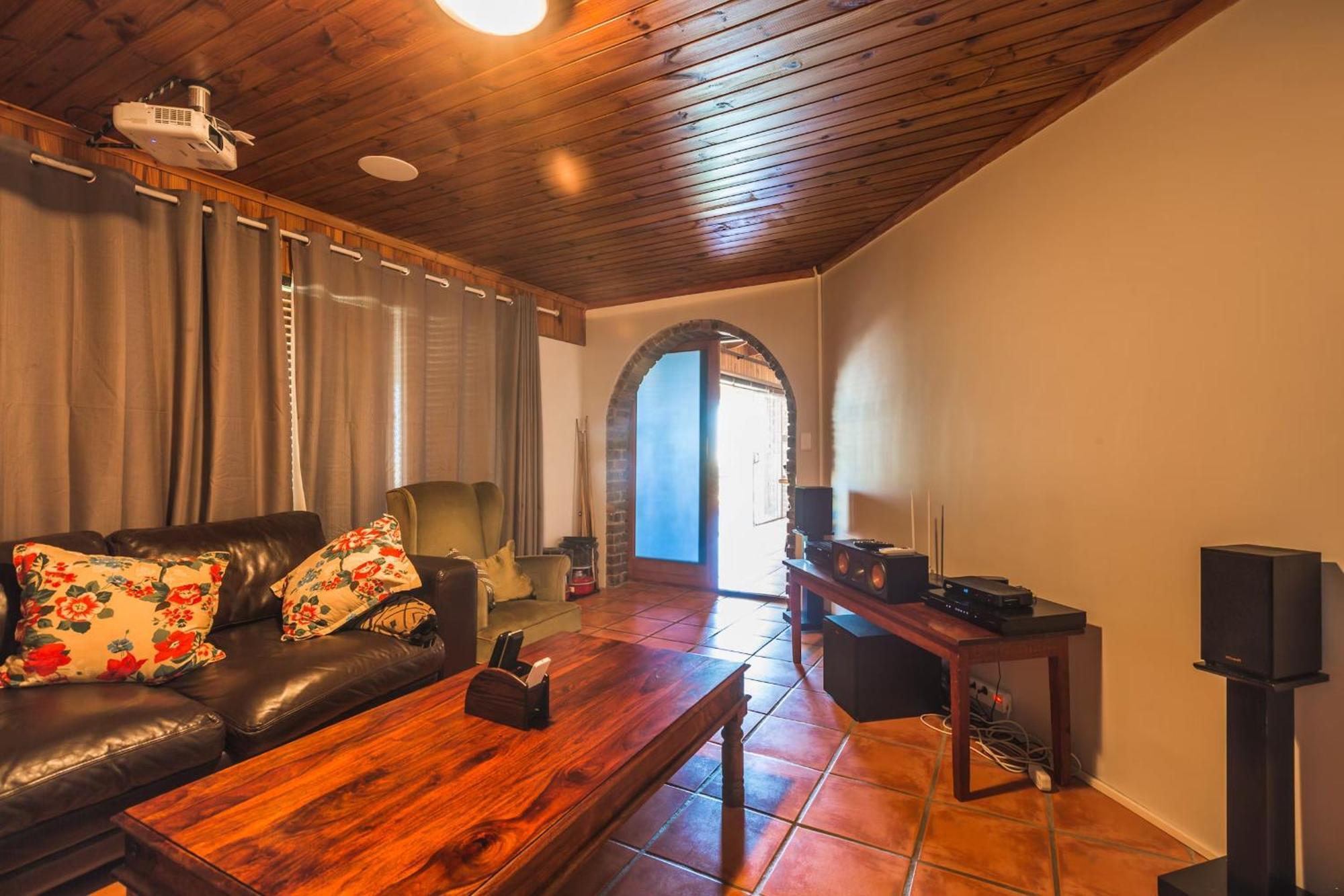 14 Penguin Place, Gasthof Melkbosstrand